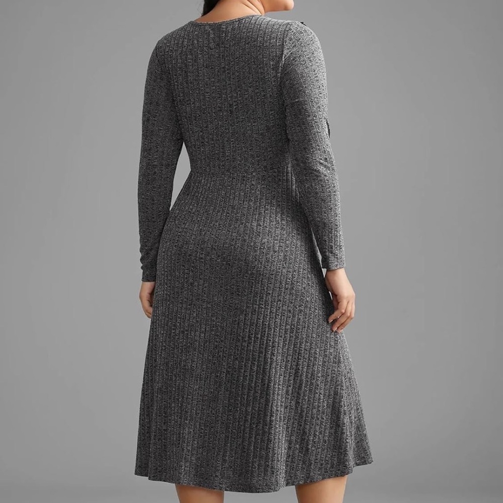 Elegant Gray Knit Dress - Picture 2 of 7